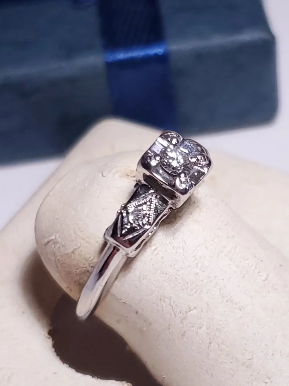 Vintage .12ctw Natural Rd Diamond VS2 GH square top 14Kt WG Engagement Ring24743